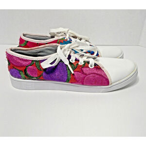 Ambar Calzado Embroidered Flowers Sneakers 8 NO SIZE TAG